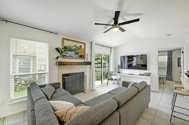 Building Photo - 3605 Leafield Dr