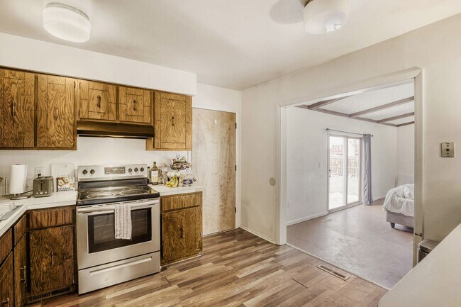 Building Photo - Spacious Cul-de-Sac Home Near CSU