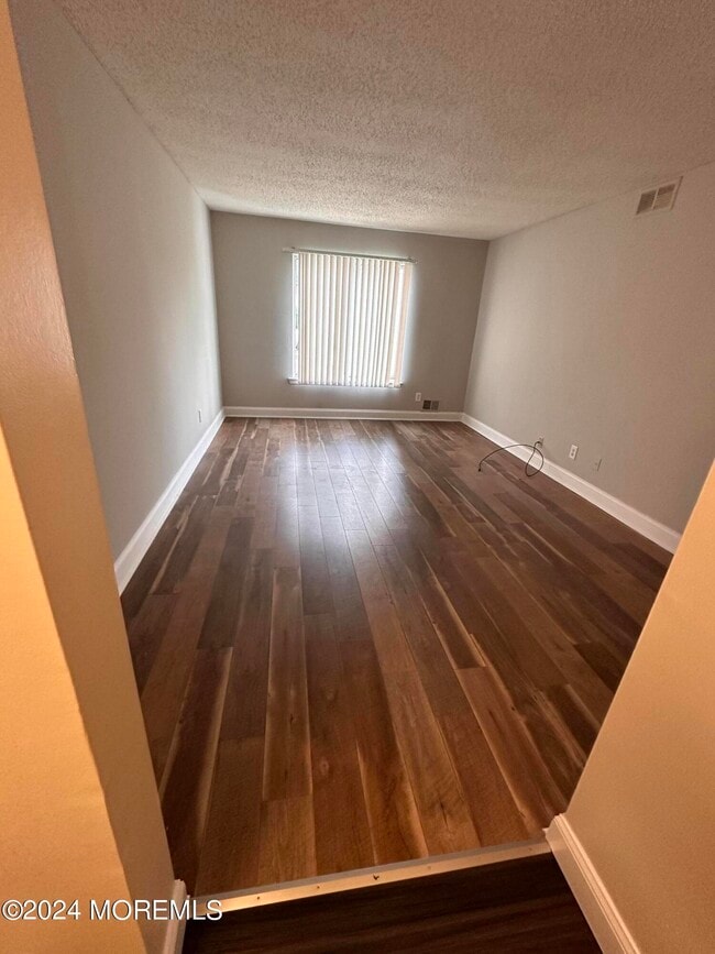 Building Photo - 88 Greenwood Dr