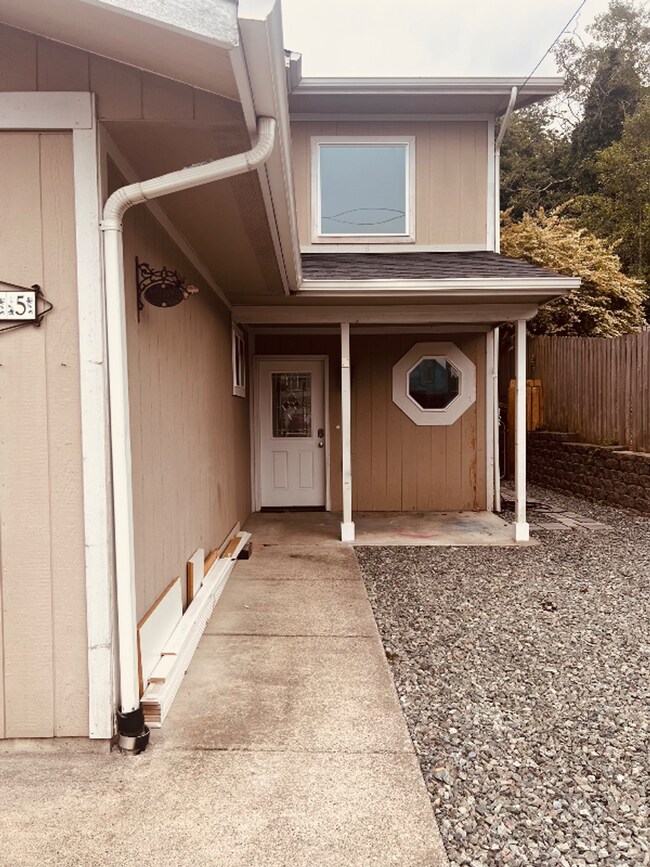 Building Photo - 2115/2125 Duplex