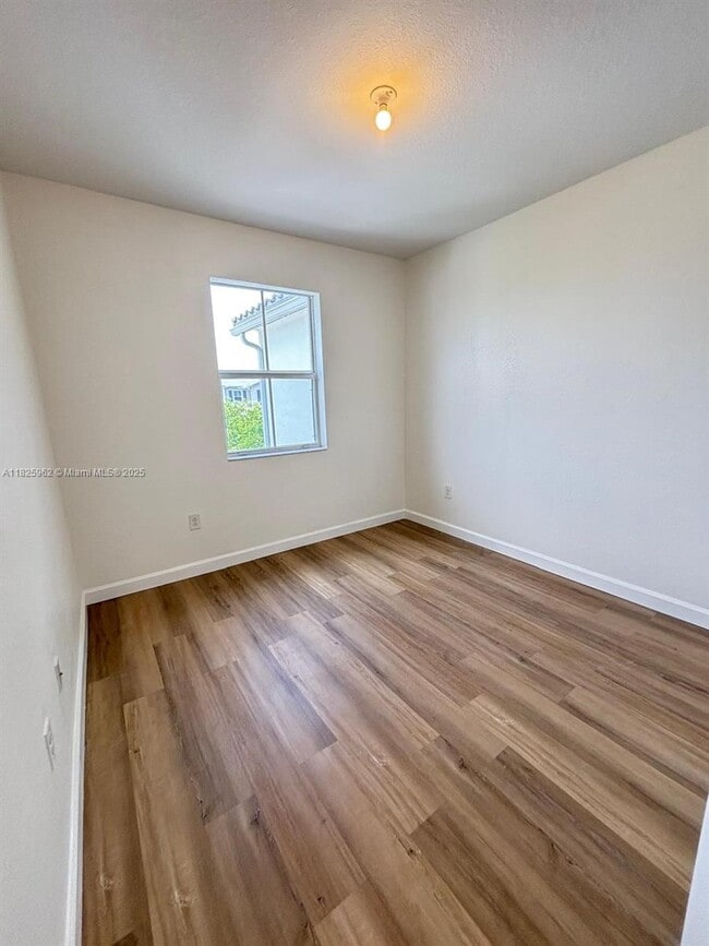 Building Photo - 2684 SE 11th Ct