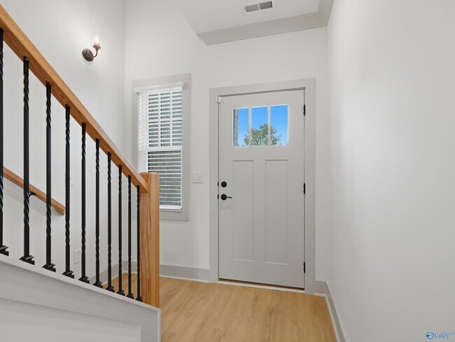 Building Photo - 6 Whispering Oak Dr SW