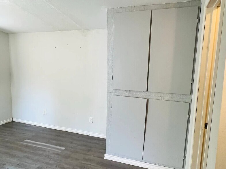 Building Photo - 3502 Ivandell Ave