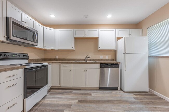 Building Photo - 1822 W Schantz Ave