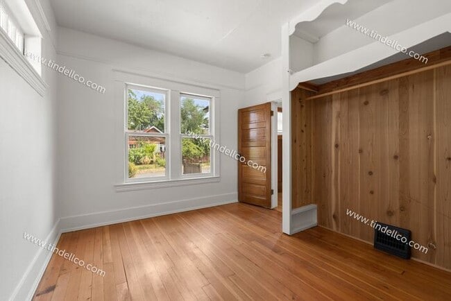 Building Photo - Spacious & Stylish 3-Bedroom Home with Upd...