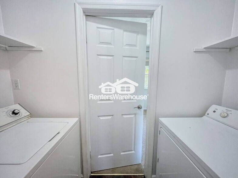 Building Photo - 1640 Fairfax Dr