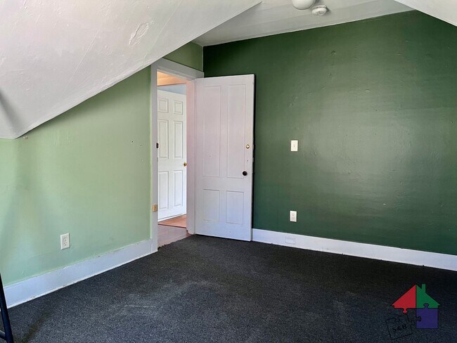 Building Photo - 88 Buell St
