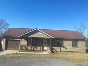 Building Photo - 162 E Hillview Dr