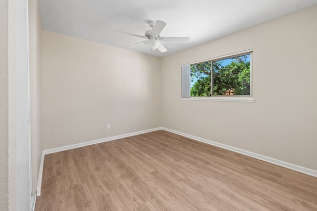 Building Photo - Single Family House