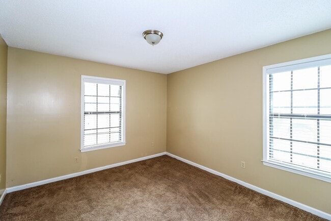 Building Photo - 3048 Ingleside Dr