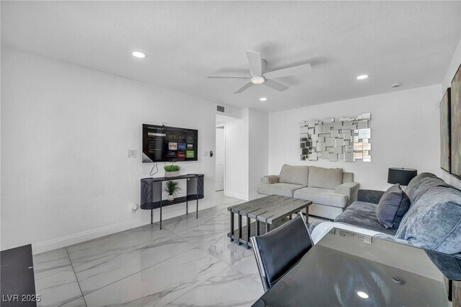Building Photo - 1453 Santa Anita Dr