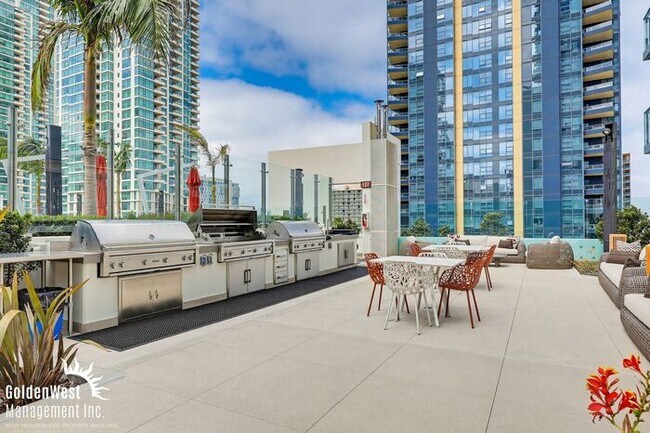 Building Photo - High-Rise Luxury 2Bdm 2Ba Condo in Downtown San Diego!