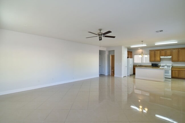 Building Photo - BEAUTIFUL 4BED/3BATH Home w/ 2 Car Garage ...