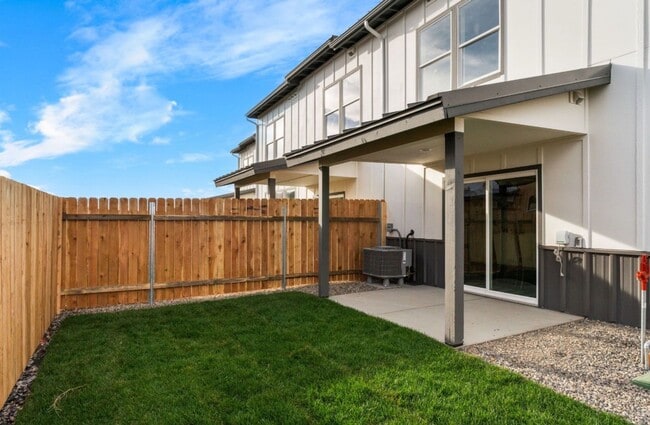 Building Photo - 4 Bedroom