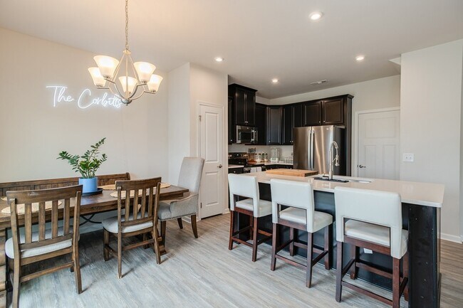 Building Photo - 1232 Savannah Ave