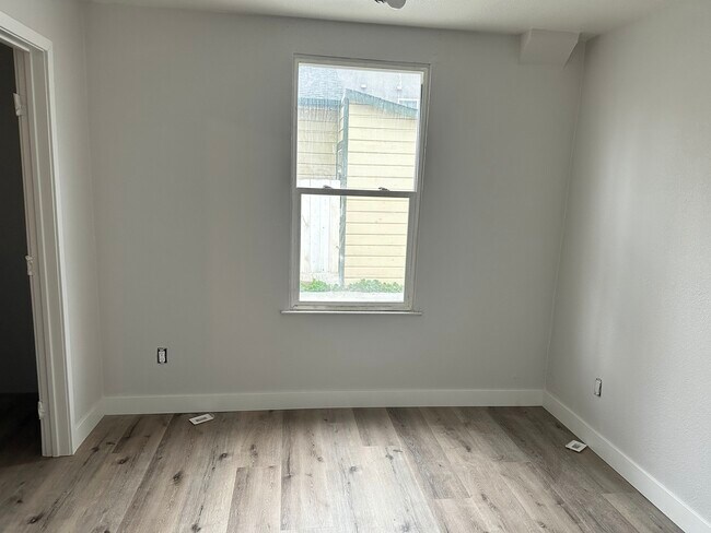 Unit B Bedroom in the Back - 656 S 7th St