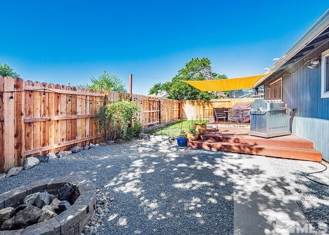 Building Photo - Immaculate Sparks Beauty