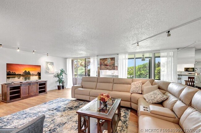 Building Photo - 4770 Fountains Dr S