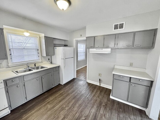 Building Photo - 3594 W Sutton Dr