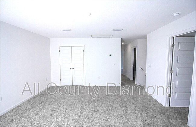 Building Photo - 30 Sandywoods Ct