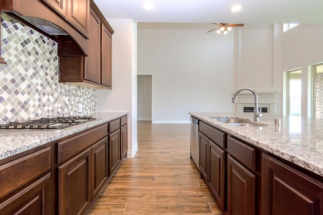 Building Photo - 3410 Willow Cres Ct