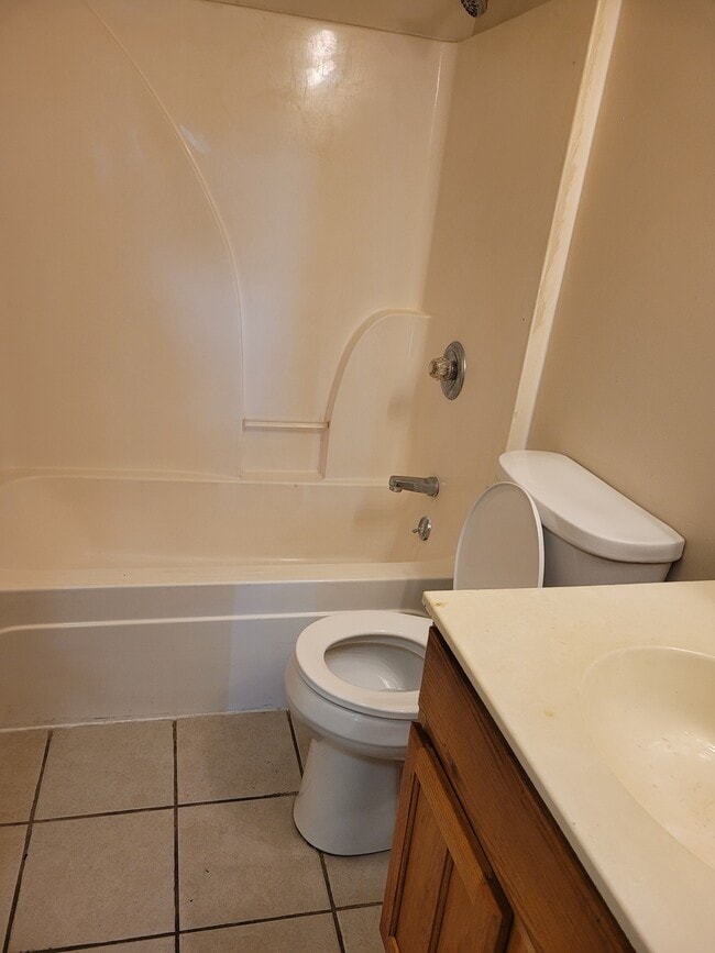 Building Photo - 321 E Mill St