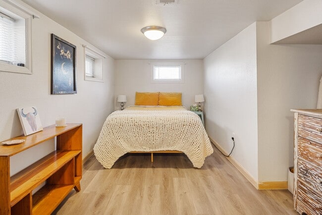 Building Photo - 3815 S Knox Ct