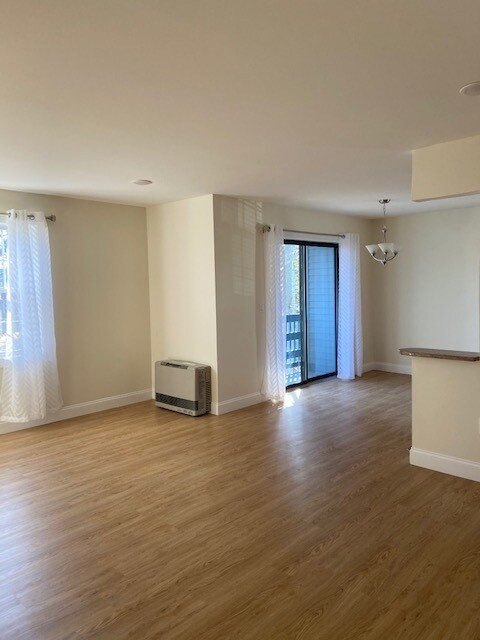 Building Photo - 158 N Twin Oaks Ter