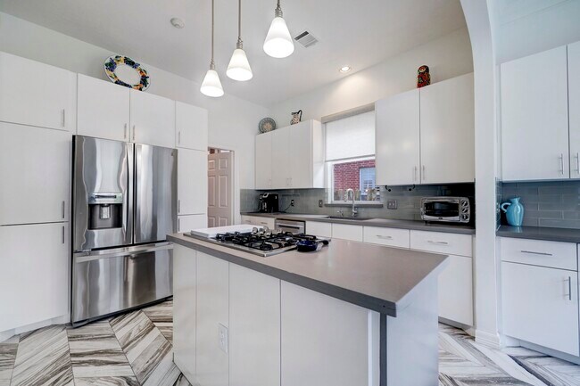 Building Photo - 4402 Holt St