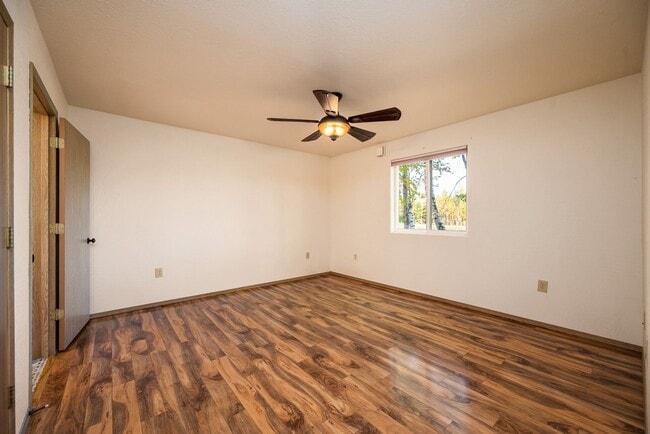 Building Photo - 3 BEDROOM | 2 BATHROOM | 2 CAR GARAGE | AI...
