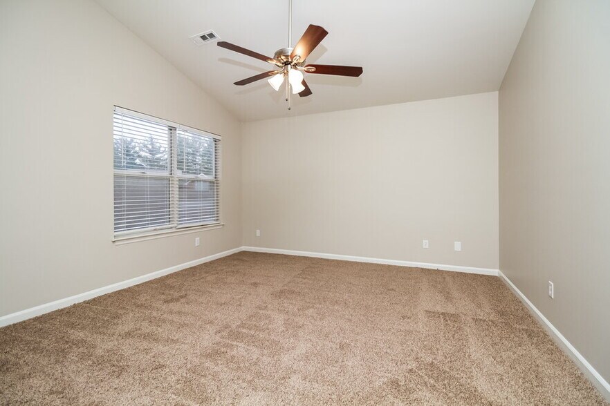Building Photo - 104 Northlake Dr
