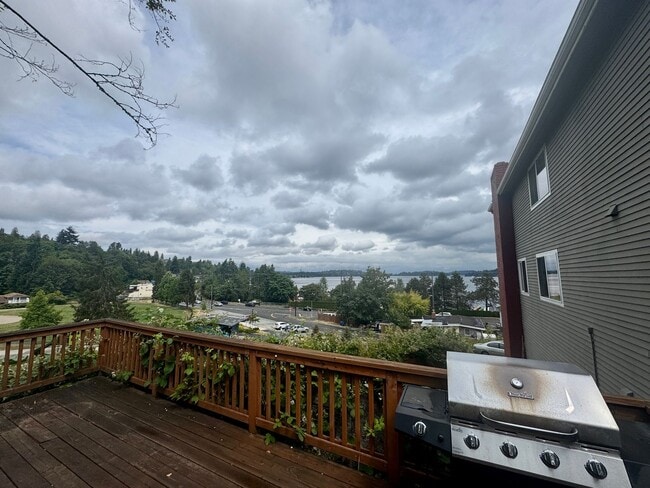 Building Photo - Must See Home!!