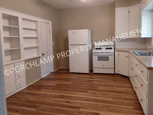 Building Photo - 668 Amity Ave