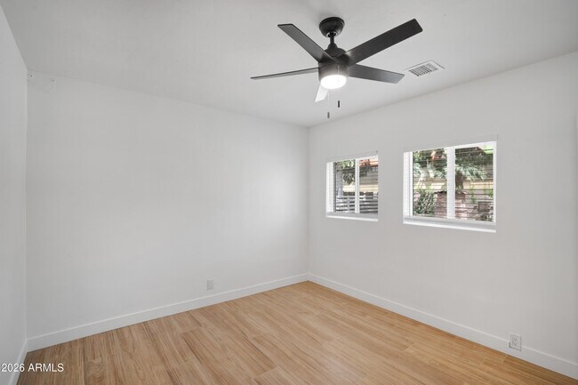 Building Photo - 4028 E Edgemont Ave