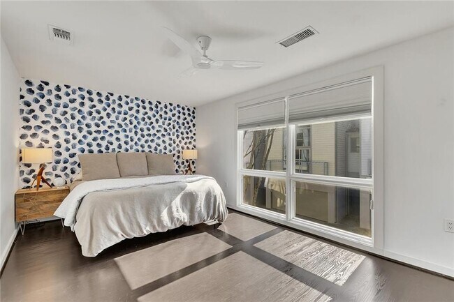 Building Photo - 1213 Van Allen Mews NW