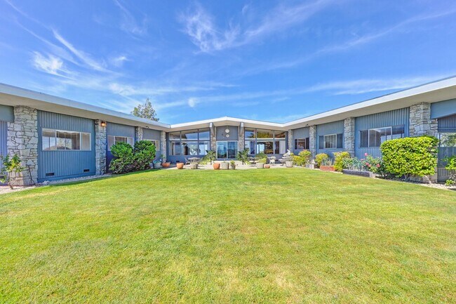 Building Photo - 1000 Grass Valley Hwy