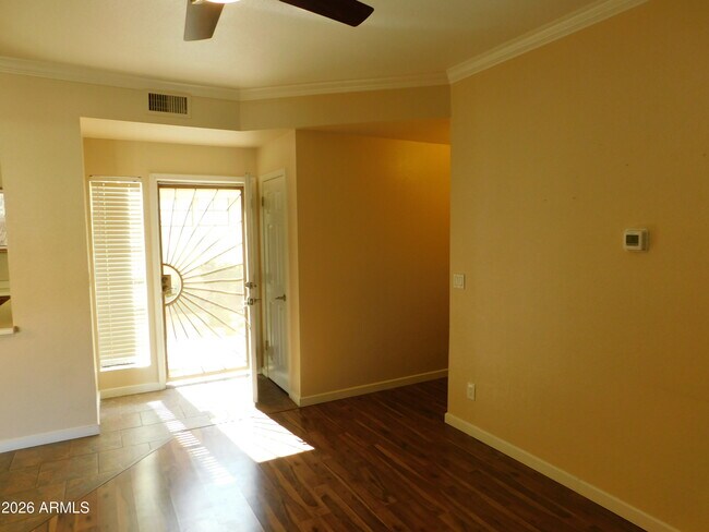 Building Photo - 1001 N Pasadena