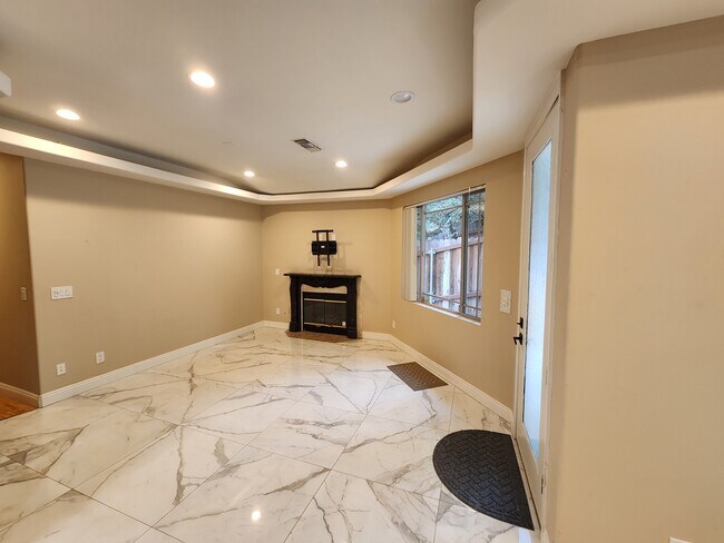 Building Photo - 11131 Sunshine Ter