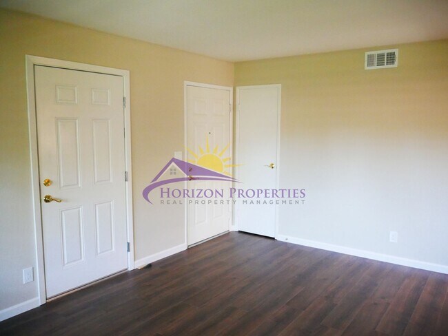 Building Photo - Remodeled 3 Bed 2 Bath 1,215 Sq Ft Citrus Heights Home