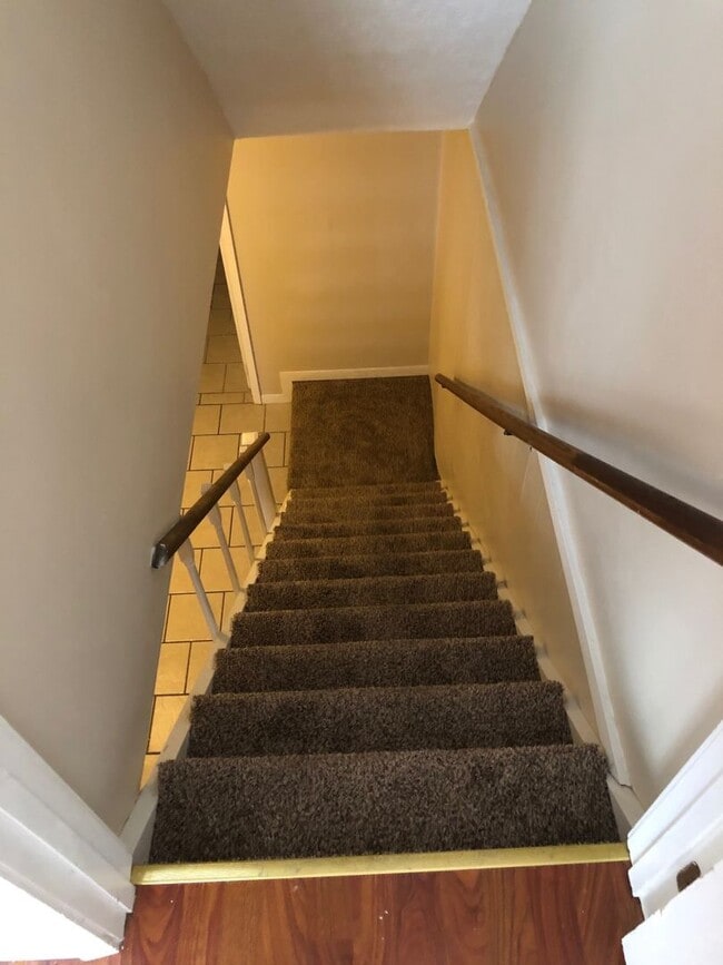 Building Photo - 3 bedroom, 2.5 bathroom townhome: Timber Ridge