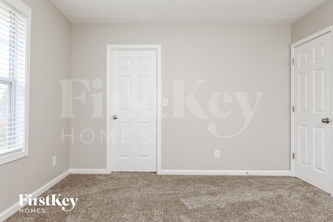 Building Photo - 1213 Lakeview Cove Dr