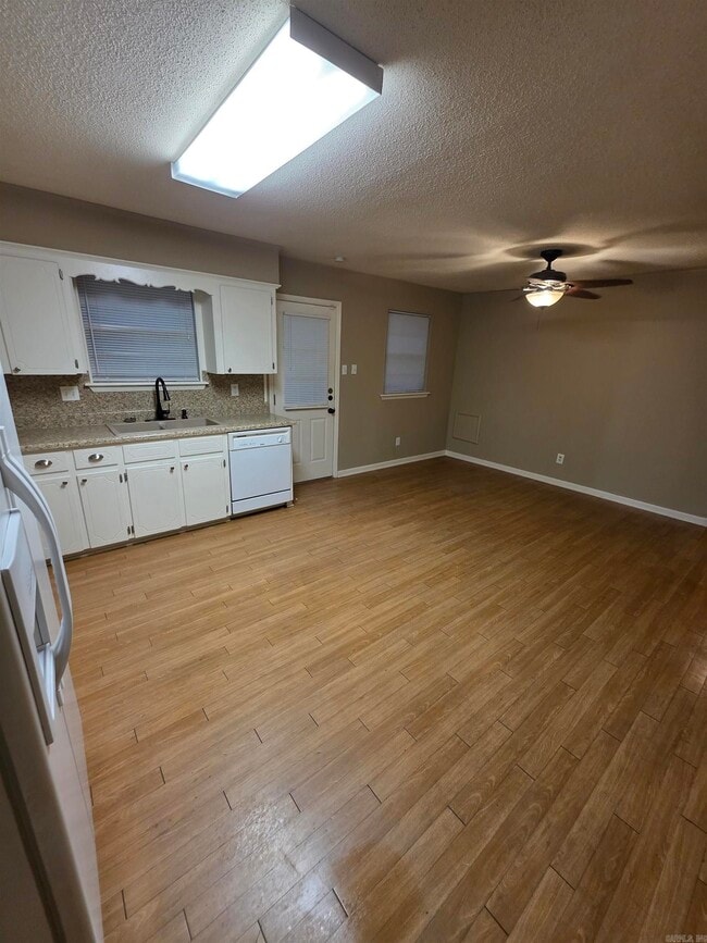 Building Photo - 11615 Ashwood Dr