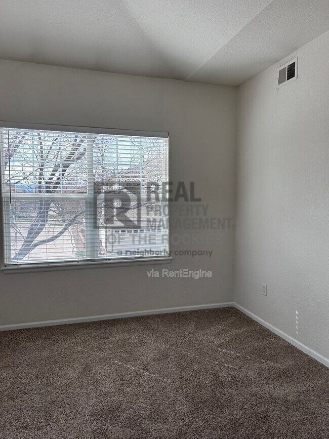 Building Photo - 5039 Northern Lights Dr