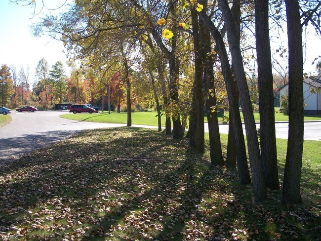 102_0890 - Briar Hills Townhouses