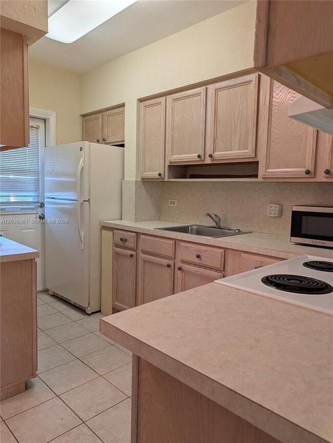 Building Photo - 6580 Santona St