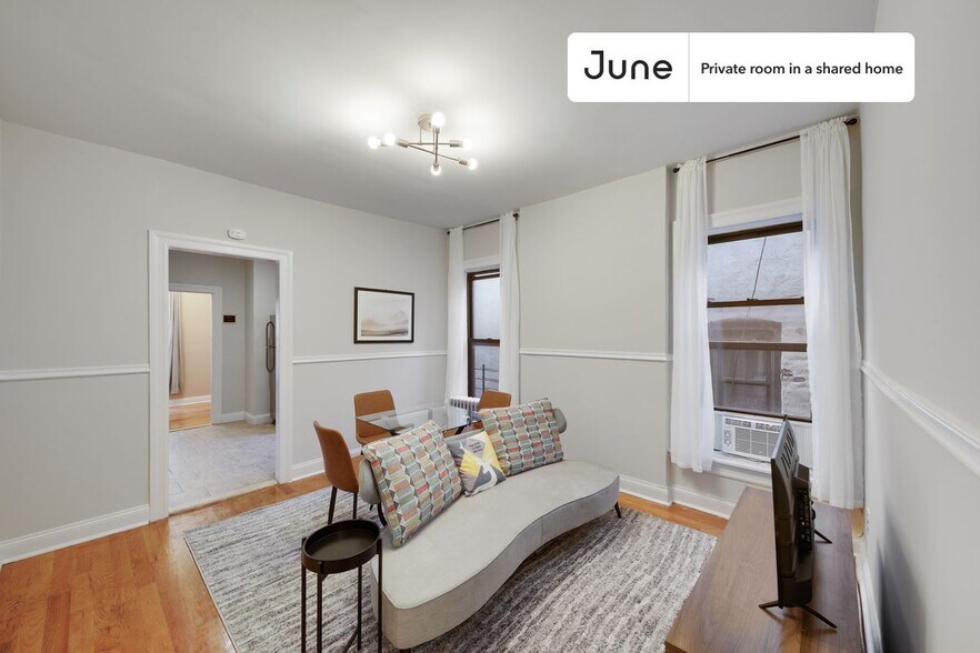 Building Photo - Room in Shared 4 bed/1 bath home