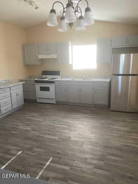 Building Photo - 14633 Valentin Dr