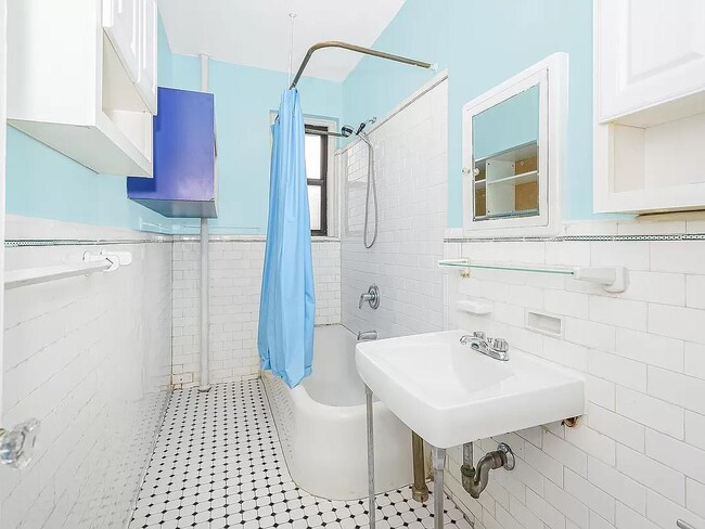 Building Photo - 3400 Wayne Ave