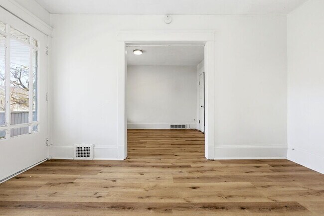 Building Photo - 2935 E 121st St