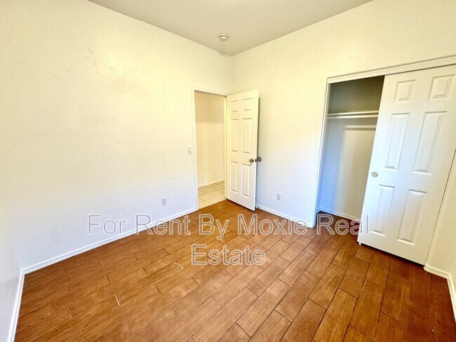 Building Photo - 44038 Granite Dr